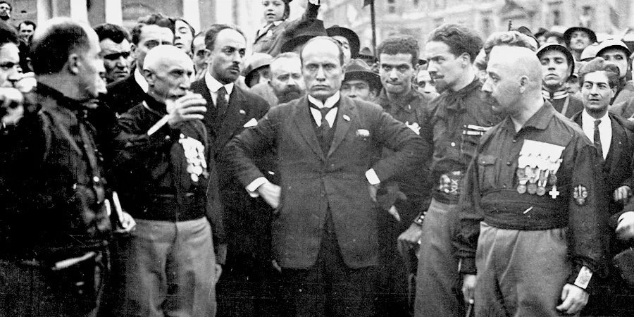 Mussolini, venedor de fum